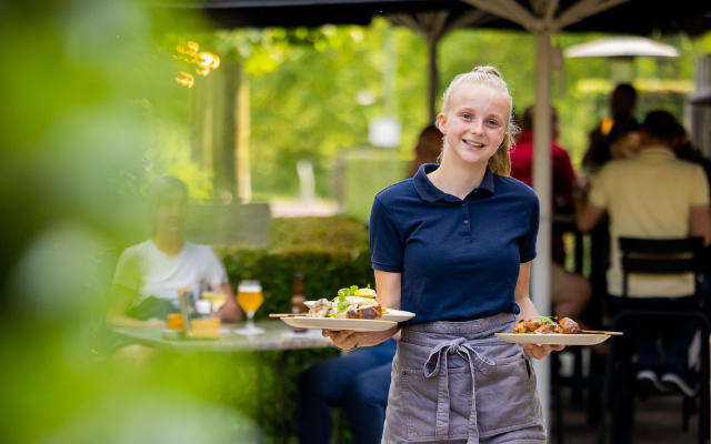 Medewerker bediening